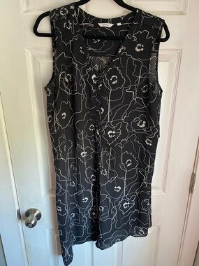 Reitman’s sleeveless blouse
